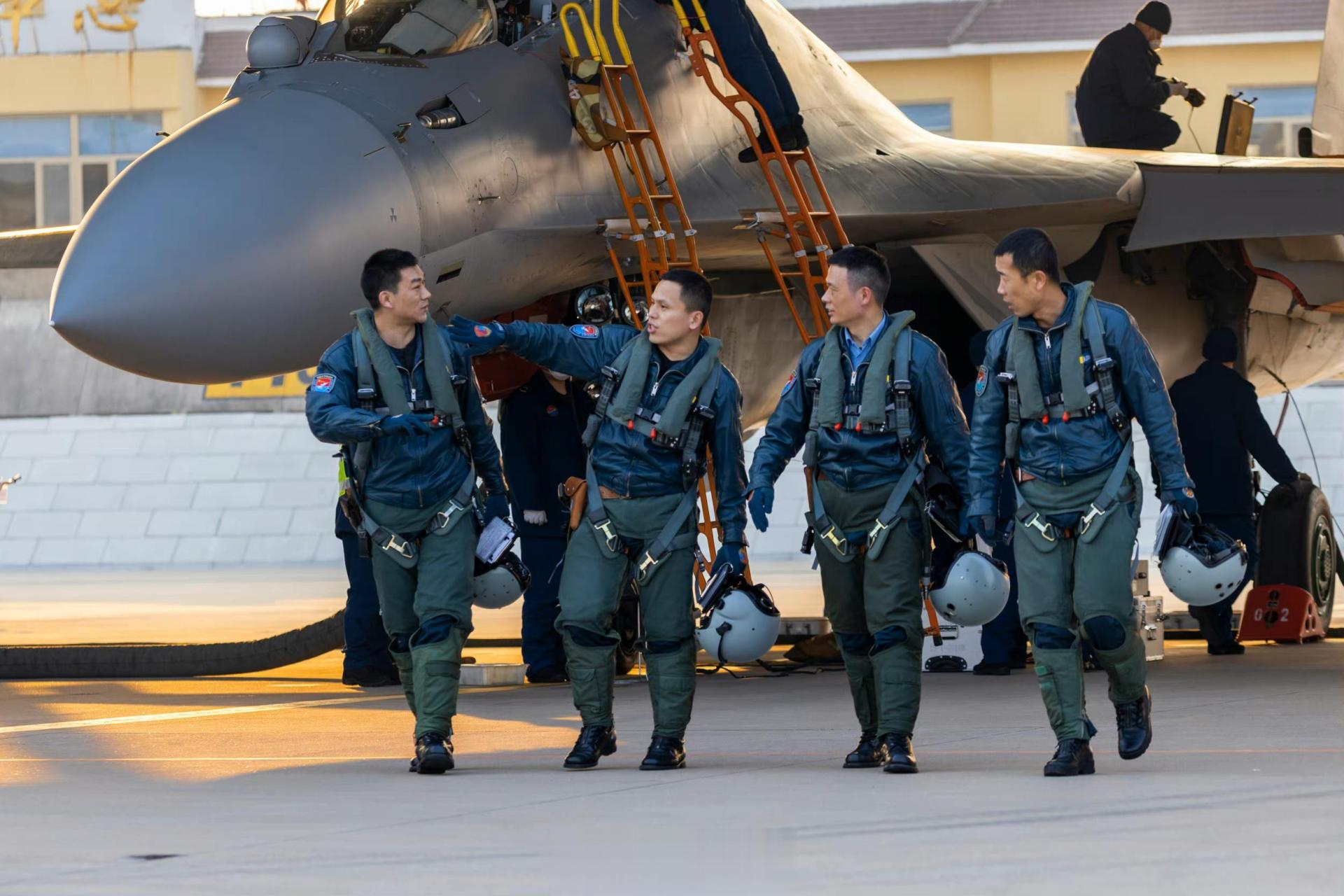 舰载机飞行员培养，投入与产出的博弈，舰载机飞行员培养，投入与产出的博弈之道