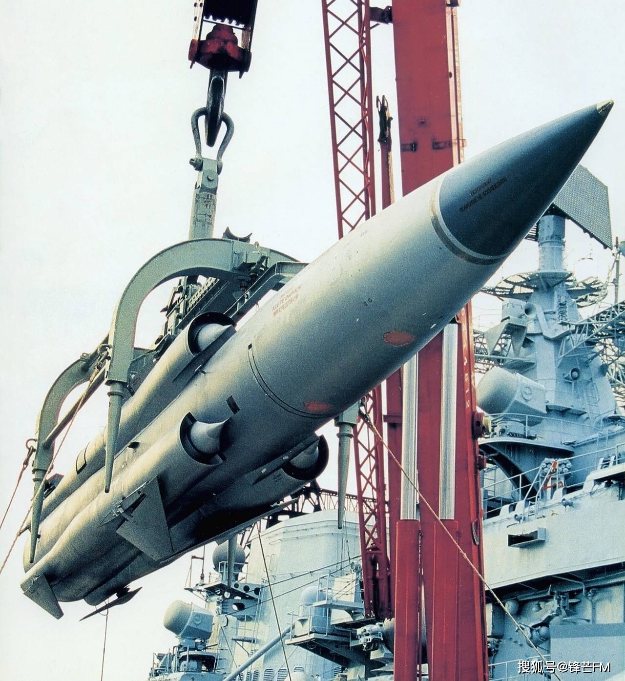 反舰导弹是航母的克星吗?解析现代海战中的复杂关系,现代海战中反舰导弹与航母的复杂关系解析,谁是真正的克星?