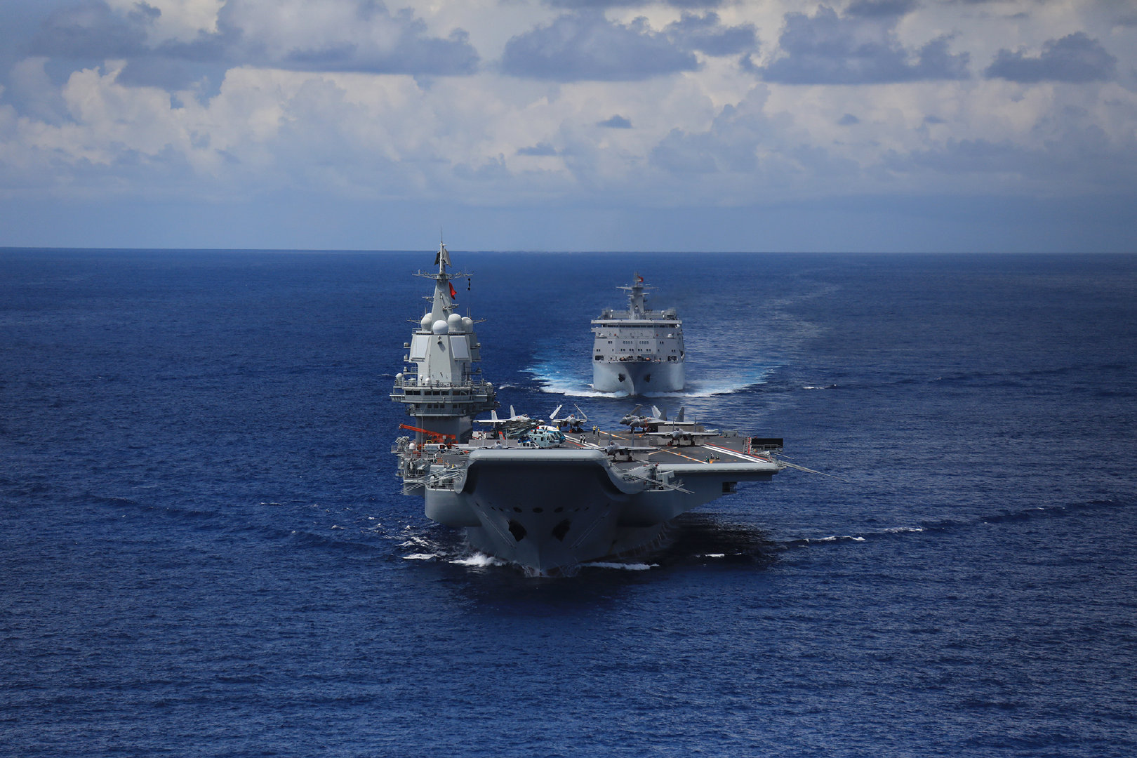 赞美海军的经典句子,海军荣耀,致敬海洋的守护者