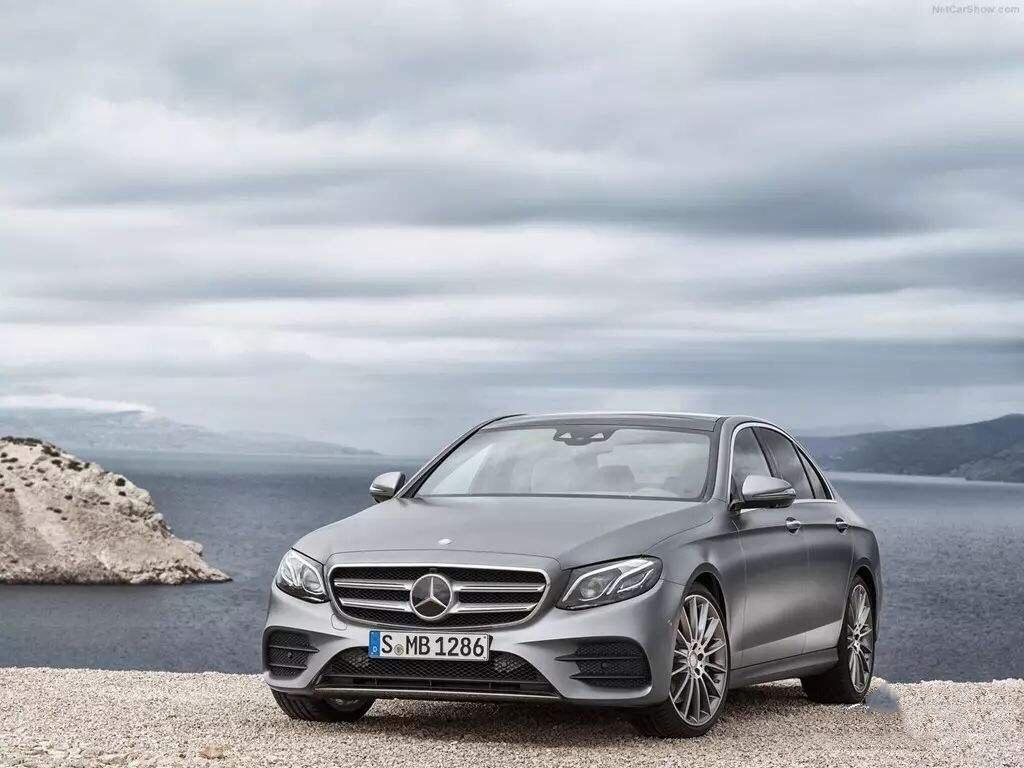 奔驰E级车型，从设计到性能，深度解析052版本，奔驰E级车型深度解析，从设计到性能，全面探索052版本风采