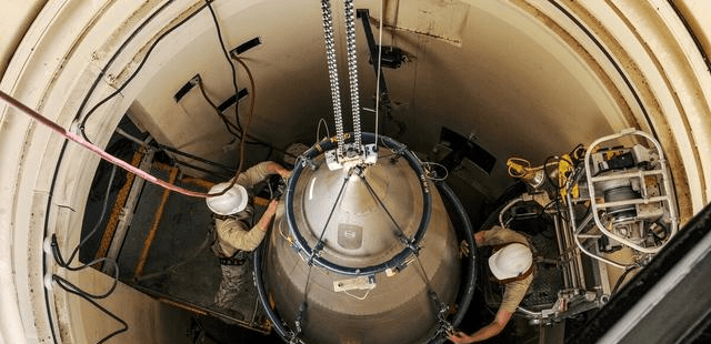 俄罗斯核弹发射程序,深度解析与探讨,俄罗斯核弹发射程序深度解析,内部操作、机制与探讨