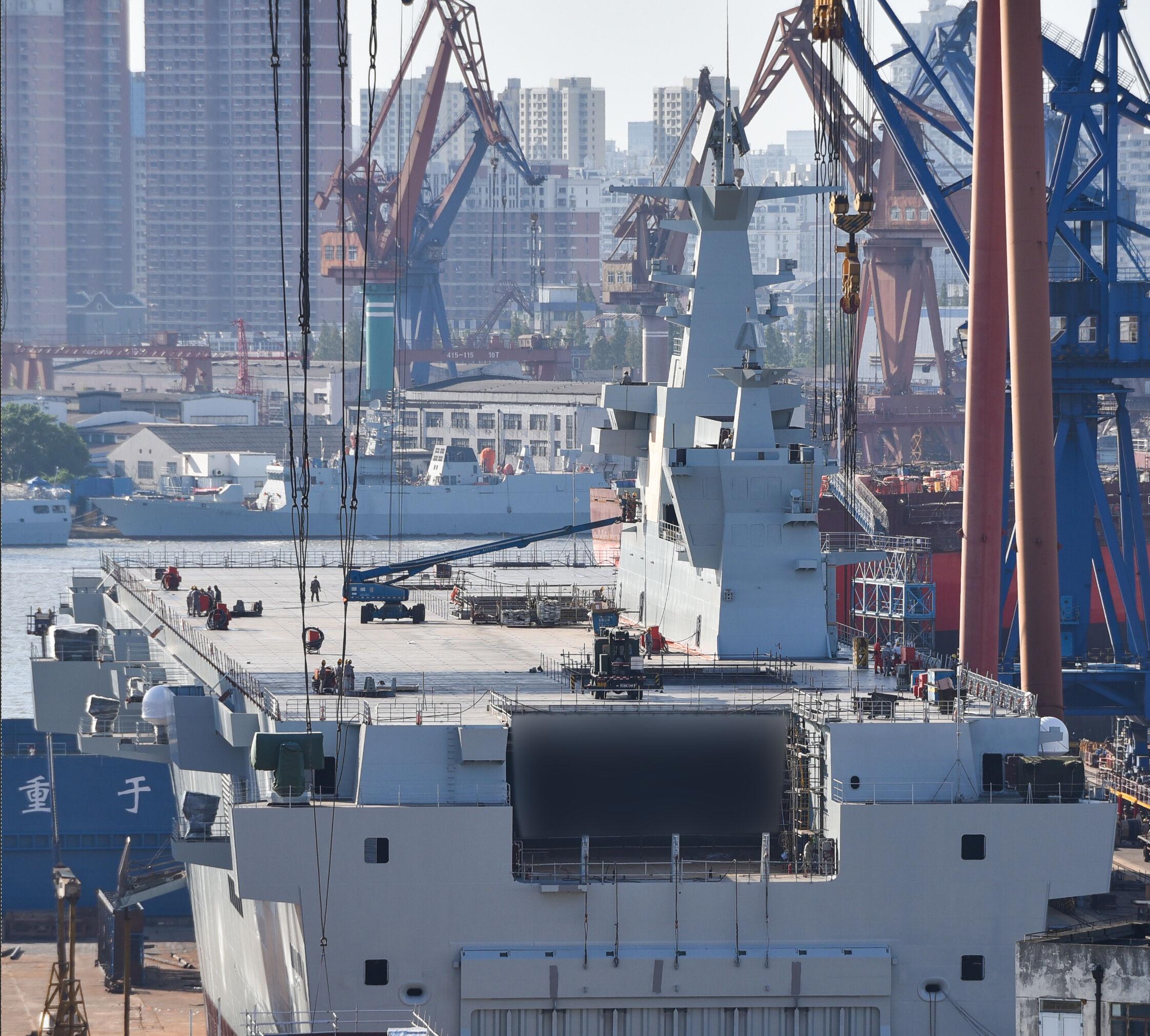 关于中国海军的075型两栖攻击舰的长宽高研究,中国海军075型两栖攻击舰的长宽高详解