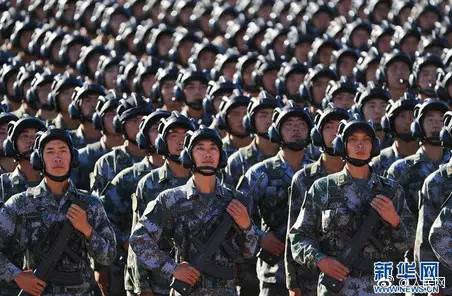 沙场阅兵高清图片,展现军事荣耀与力量,沙场阅兵高清图片,展现军事荣耀与力量的瞬间