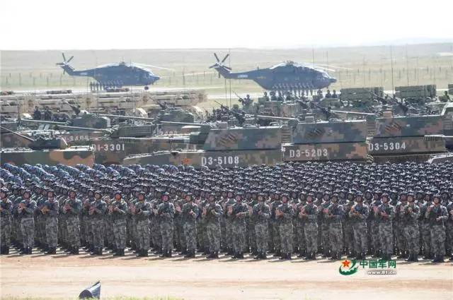 沙场阅兵高清图片,展现军事荣耀与力量,沙场阅兵高清图片,展现军事荣耀与力量的瞬间