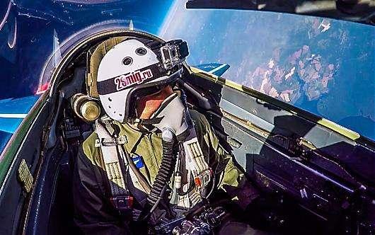 为什么要远离军迷的人?理解并尊重个人兴趣的重要性,尊重个人兴趣,理解军迷背后的故事,为何应理性看待军迷爱好者?