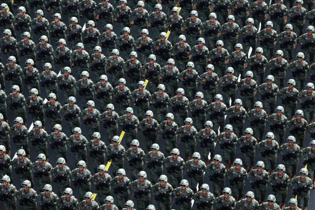 阅兵方阵都是由现役军人组成的吗?——对阅兵参与人员的多元解读,阅兵参与人员的多元解读,不仅仅是现役军人组成方阵。