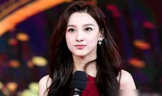 央视90后美女主持人的特点,央视90后美女主持人的独特魅力