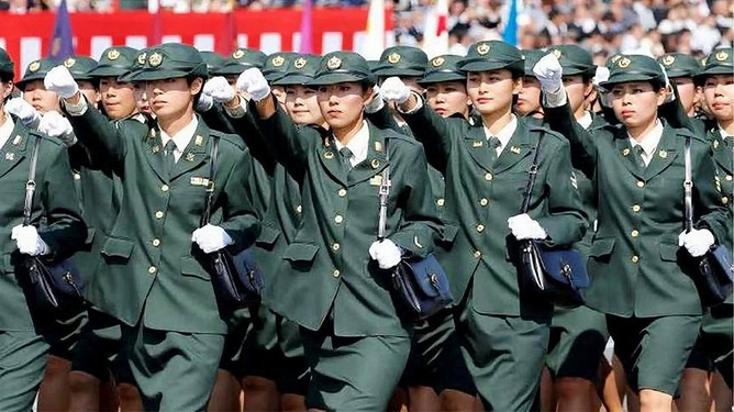 当兵体检真实尴尬图片,揭示体检过程中的微妙情绪与体验,当兵体检中的微妙情绪与体验,真实尴尬瞬间揭秘图片