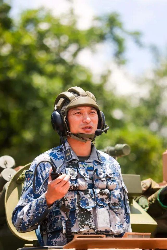 空军军人图片,展现英勇无畏与崇高精神,空军军人英勇风采,无畏战斗,崇高精神展现