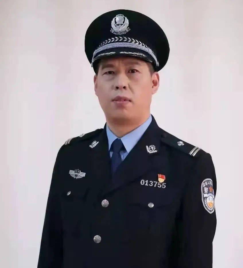 探索未来警务风采,2020公安新式警服图片,未来警务风采,揭秘2020公安新式警服图片