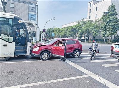 新闻头条今日要闻快报,聚焦时事热点,掌握最新动态,今日时事热点速递,新闻头条快报掌握最新动态