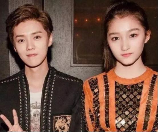 关于关晓彤与鹿晗的传闻,第一次的情感经历是否彼此给予,关晓彤与鹿晗情感历程揭秘,初次经历是否彼此启迪?