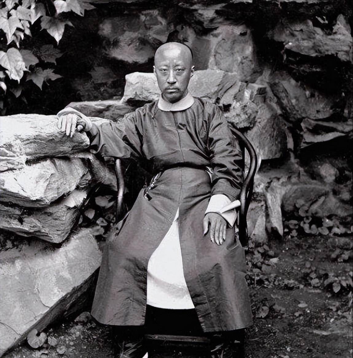 王鼎杰与凤凰军机处,探索现代国防建设的深度联动,王鼎杰与凤凰军机处,深度联动探索现代国防建设之道