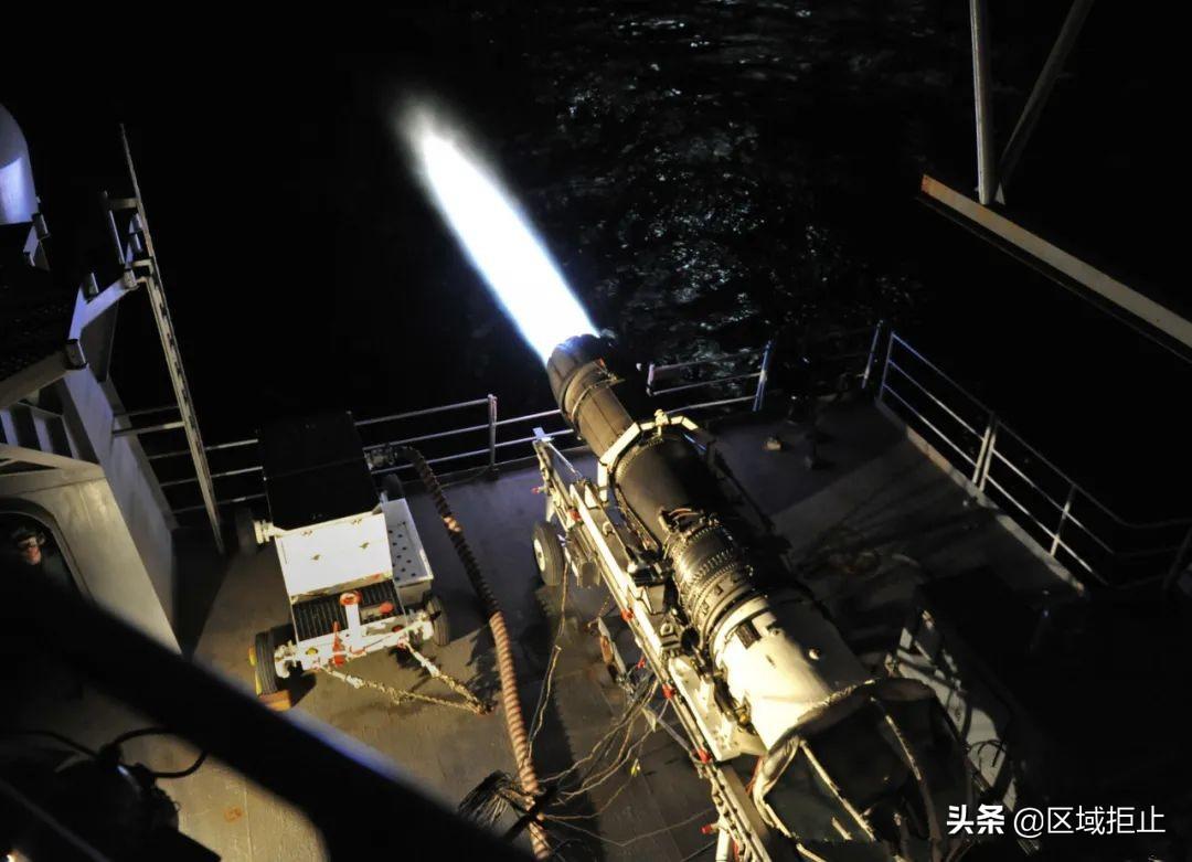 歼-20与F-22载弹量对比,空中巨人的力量均衡对比,歼-20与F-22载弹量对比,空中巨人力量的均衡较量