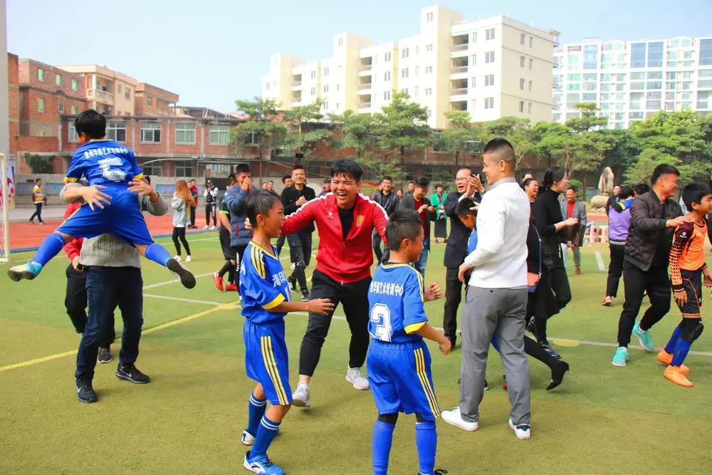 健身教练上课,塑造健康生活的力量之源,健身教练的力量之源,塑造健康生活之路