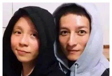 揭秘李维嘉与龙丹妮的婚姻真相,传闻中的夫妻档究竟是否属实?,揭秘李维嘉与龙丹妮的婚姻真相,夫妻档传闻究竟是否属实?