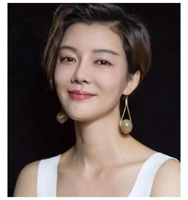 车晓彤年龄揭秘,星光背后的岁月印记,车晓彤年龄揭秘,星光背后的岁月痕迹