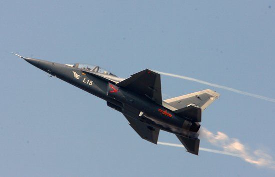 L15教练机空重,探究其设计背后的理念与特点,L15教练机轻盈之秘,设计理念与特点探究