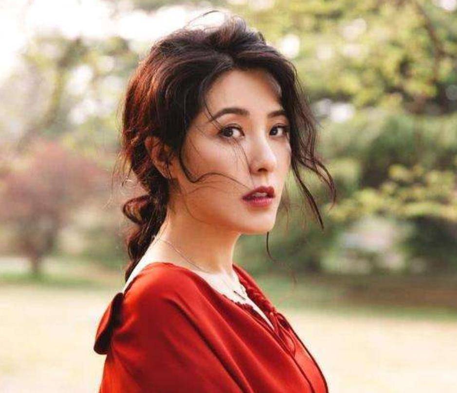 演员曾黎老公的神秘面纱,个人简历与现任职务揭秘,曾黎老公神秘身份揭晓,个人简历与现任职务揭秘