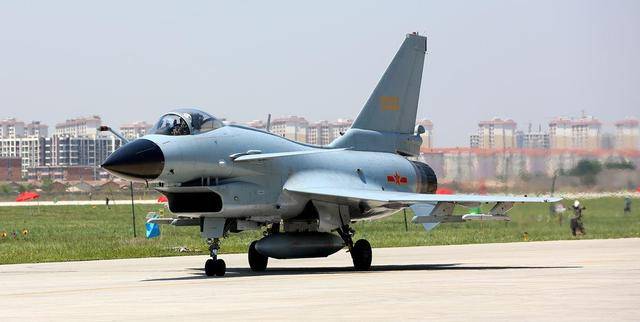 老歼-10，空中雄鹰的传奇故事，老歼-10，空中雄鹰的辉煌传奇