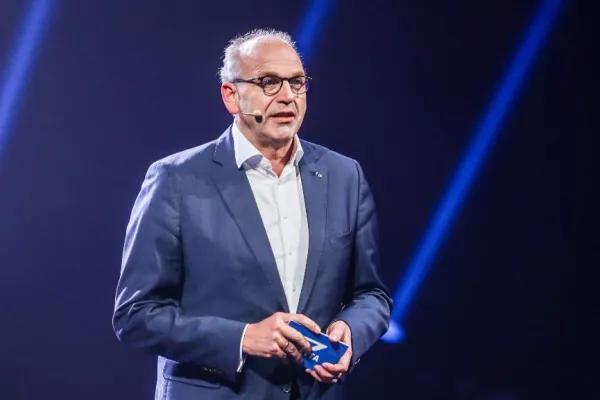 揭秘中国六代战机歼-28,未来空战的新篇章,揭秘歼-28,中国六代战机预示未来空战新篇章