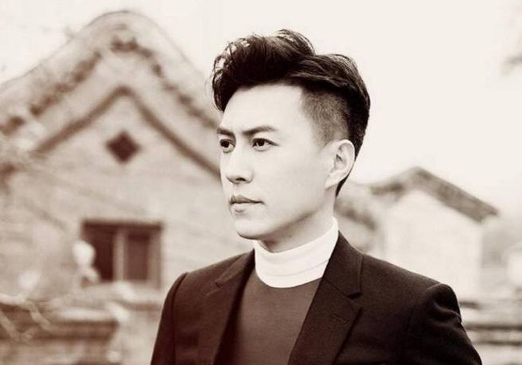 演员靳东的显赫家世,背景与天赋的融合,靳东,家世显赫与天赋并存的演员之路