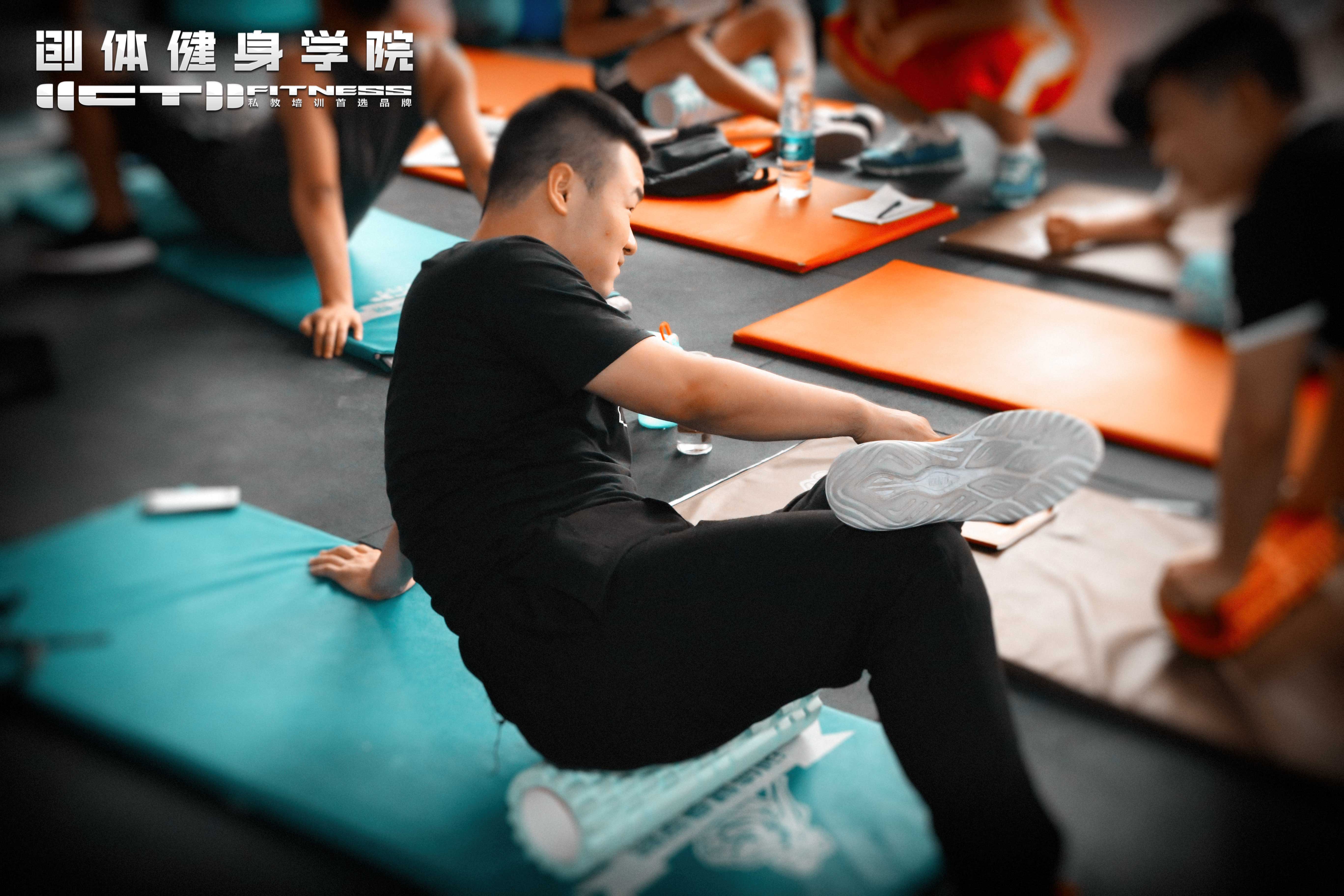 想学健身教练，何处去学与如何选择优质培训机构，如何成为健身教练，选择优质培训机构的指南