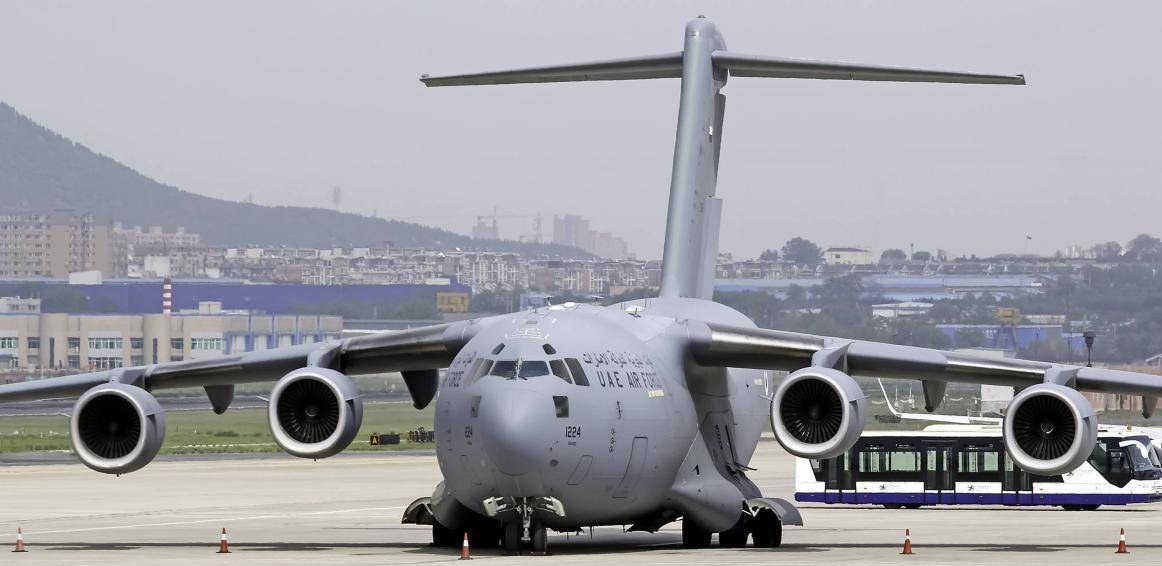 探索C-5运输机的壮丽身影,图片解析,C-5运输机壮丽身影揭秘,图片深度解析