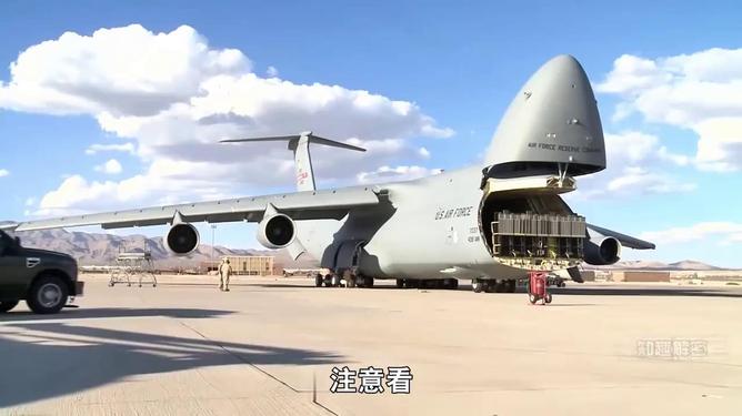 探索C-5运输机的壮丽身影,图片解析,C-5运输机壮丽身影揭秘,图片深度解析