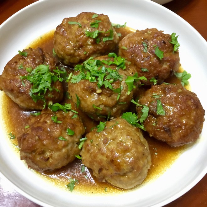 家常红烧狮子头的做法,家常红烧狮子头制作教程