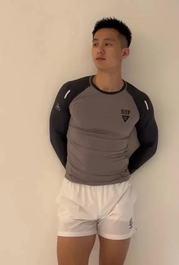 锻炼腹肌视频教程，塑造完美腹部线条，腹肌锻炼视频教程，塑造完美腹部线条的秘诀