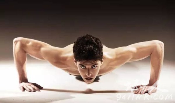 窄距俯卧撑的正确做法及其益处，窄距俯卧撑的正确做法与益处解析