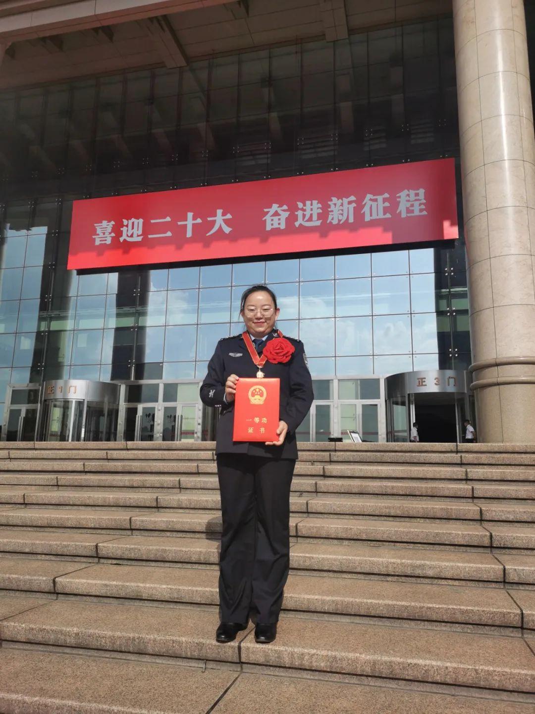 一等功退伍能否进入公安局，解析与探讨，一等功退伍军人的公安局入职解析与探讨