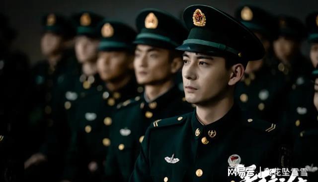 解放军95式军服图片,展现新时代中国军人的风采,解放军95式军服展现新时代军人风采