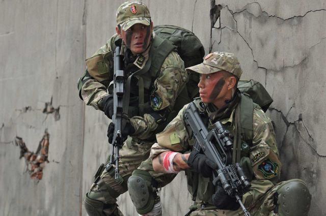 特种兵迷彩服，设计背后的故事与实战价值，特种兵迷彩服，背后的设计故事与实战价值探究