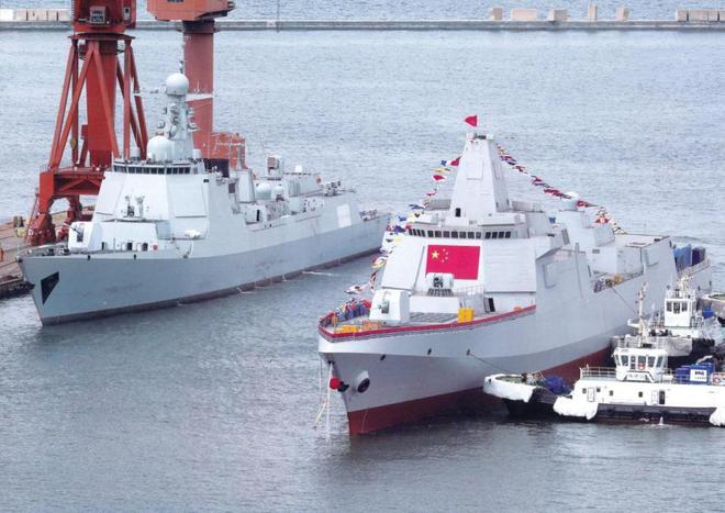 中国海军新下水舰艇，迈向蓝水海军的重要步伐，中国海军新舰艇下水，迈向蓝水海军的关键一步