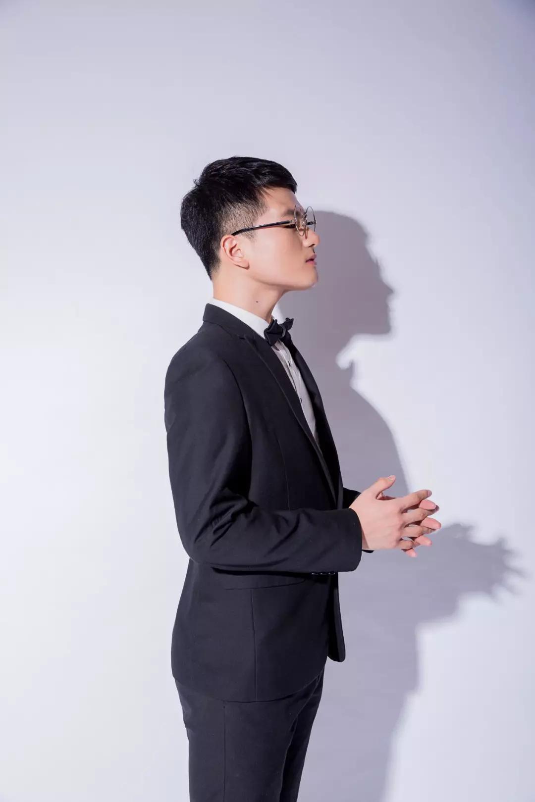 军事频道主持人康康,声音与力量的交汇,军事频道主持人康康,声音与力量的融合展现