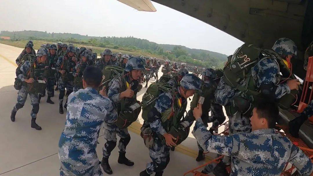 湖北荆门空降兵,英勇无畏的战士,守护家园的坚定力量,湖北荆门空降兵,守护家园的英勇战士