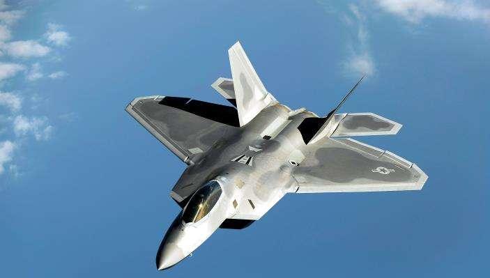 歼20与F22，战争模拟中的空中霸主对决，歼20与F22，空中霸主战争模拟对决
