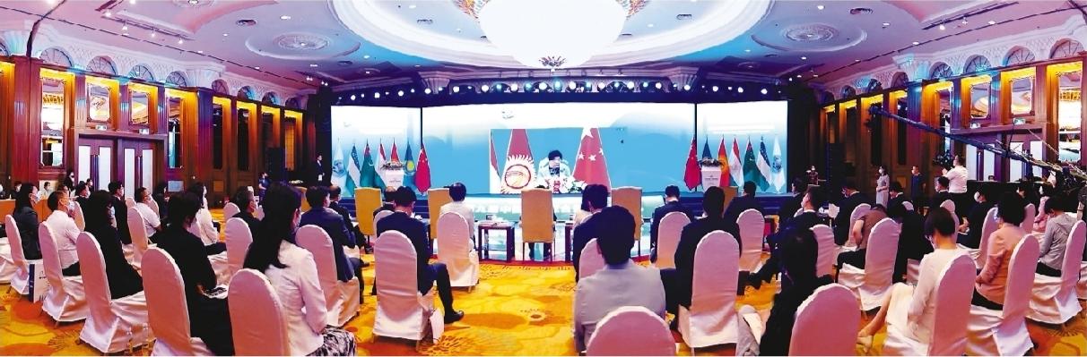 天谁论坛国际观察，全球视野下的多元对话与交流，全球视野下的天谁论坛，多元对话与交流的观察