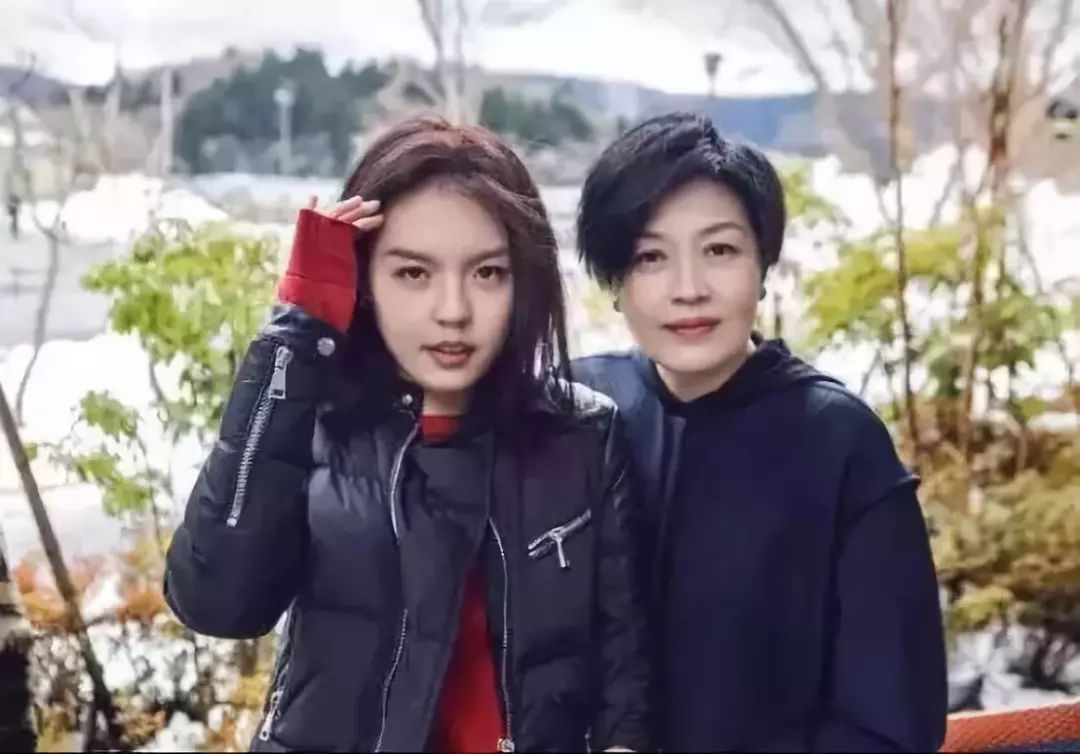 肖思远和那个女孩，一段跨越时空的情感故事，跨越时空的情感传奇，肖思远与女孩的动人故事