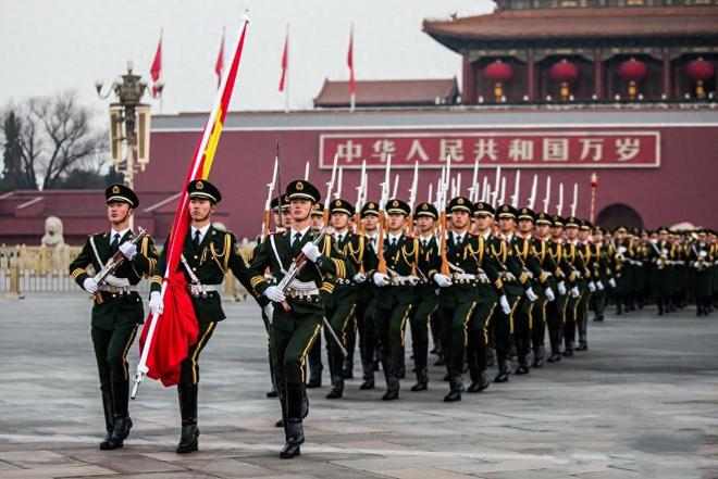 三军仪仗队升国旗图片,荣耀与尊严的象征,三军仪仗队升国旗瞬间,荣耀与尊严的永恒象征