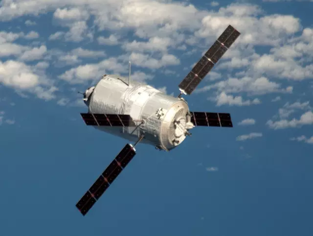 中国第一艘货运飞船，开启太空物流新时代的里程碑，中国首艘货运飞船启航，太空物流新时代的里程碑