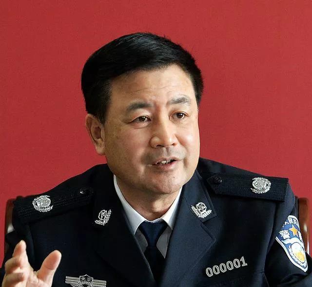 公安部长与国防部长，职责与权力的比较，公安部长与国防部长职责与权力比较，职责差异与权力分配解析