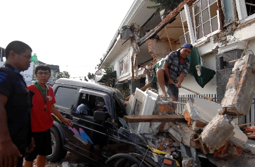 印尼地震已致44死，灾难背后的故事与挑战，印尼地震造成44人死亡，灾难背后的挑战与故事