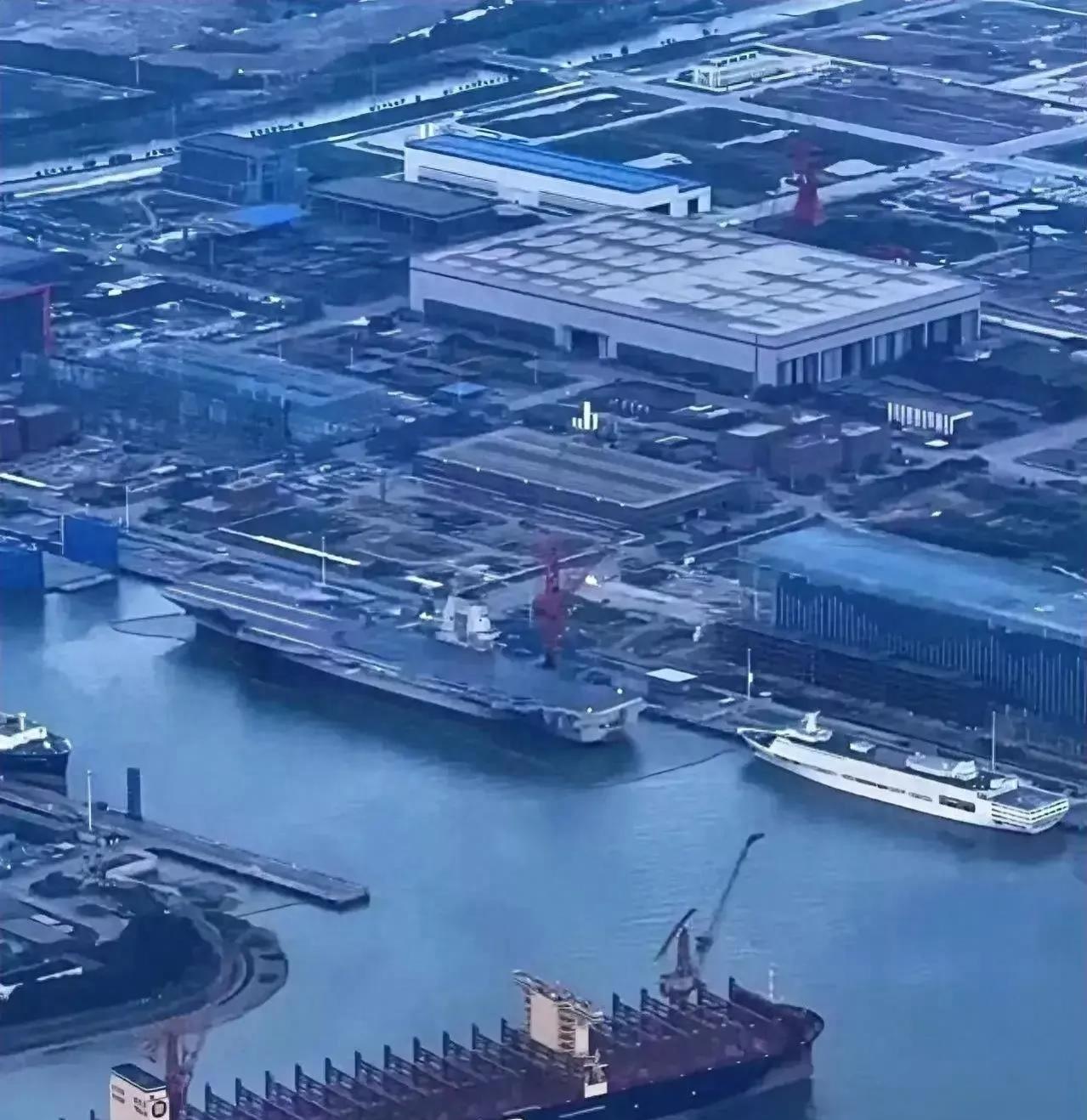 中国山东航母图片，揭示强大国防实力与海洋战略的象征，山东航母图片揭示中国强大的国防实力与海洋战略象征