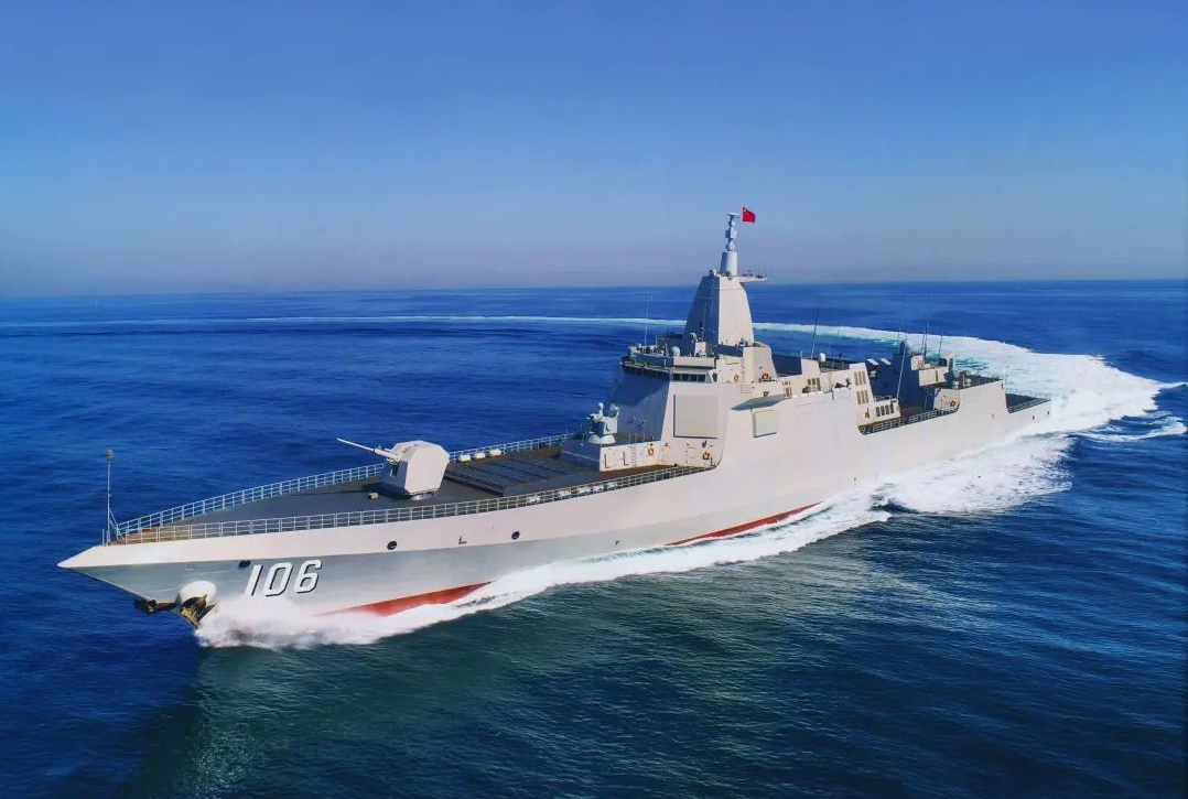 中国海军新一代导弹驱逐舰——055型，中国海军新一代导弹驱逐舰055型亮相，展现强大实力！