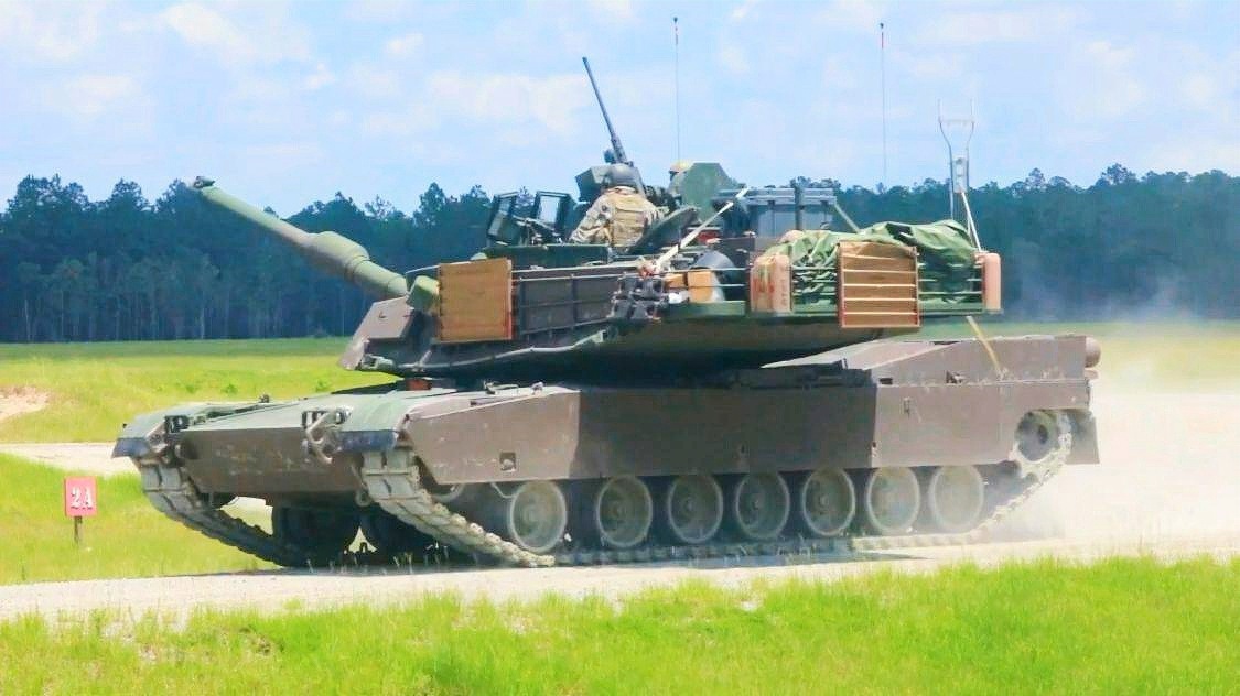M1A2艾布拉姆斯SEP V3，现代战场上的钢铁巨兽，M1A2艾布拉姆斯SEP V3，现代战场上的重型钢铁巨兽