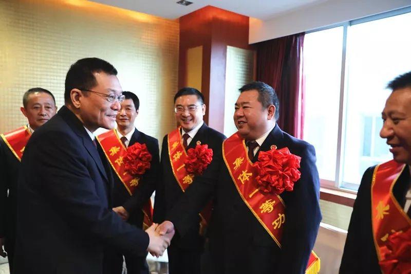 集体一等功对个人有何影响，价值与意义探讨，集体一等功对个人，影响、价值与意义的深度探讨