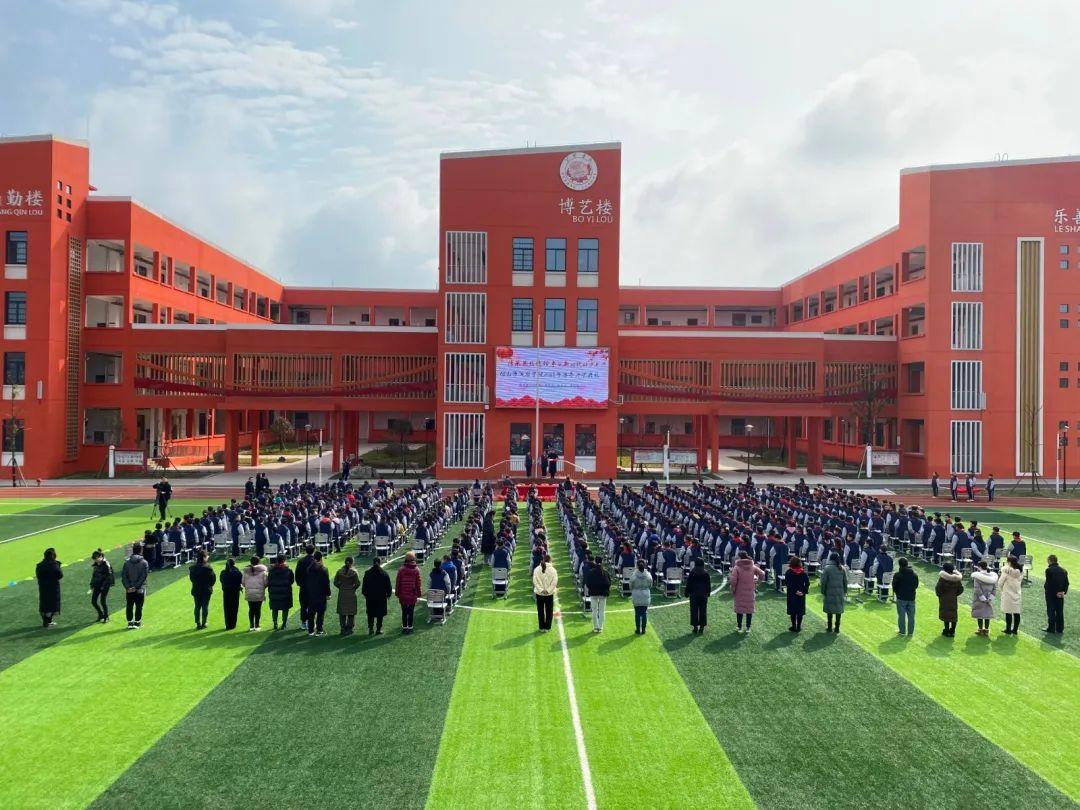 团长祁发宝的英雄事迹，铁血军人的荣耀篇章，铁血荣光篇章，祁发宝团长英雄事迹纪实